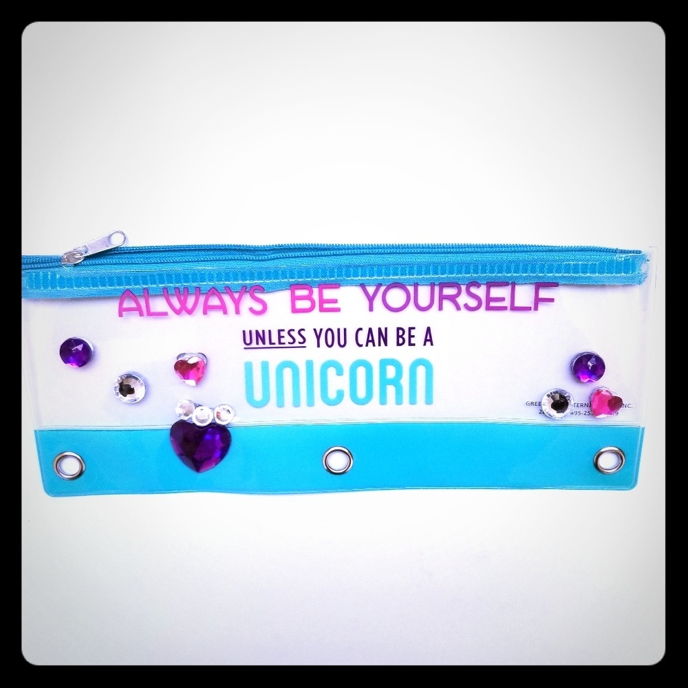 Makeup brush pouch